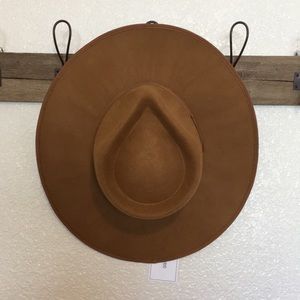 Carly Jean Los Angeles Paige flat brim hat